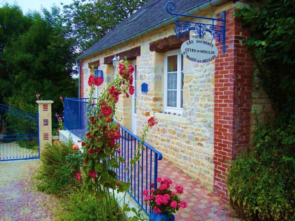 Gîte Le Moulin Saint-Vaast-sur-Seulles Extérieur photo